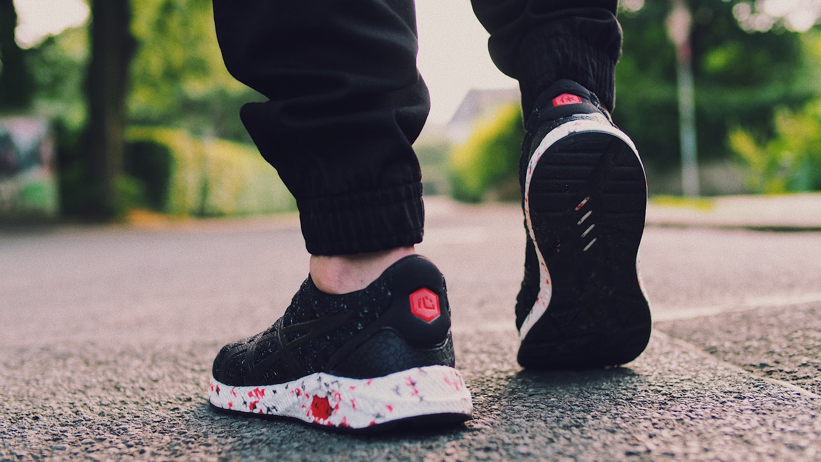 Adult fashion footwear - Image credit: pexels.com 