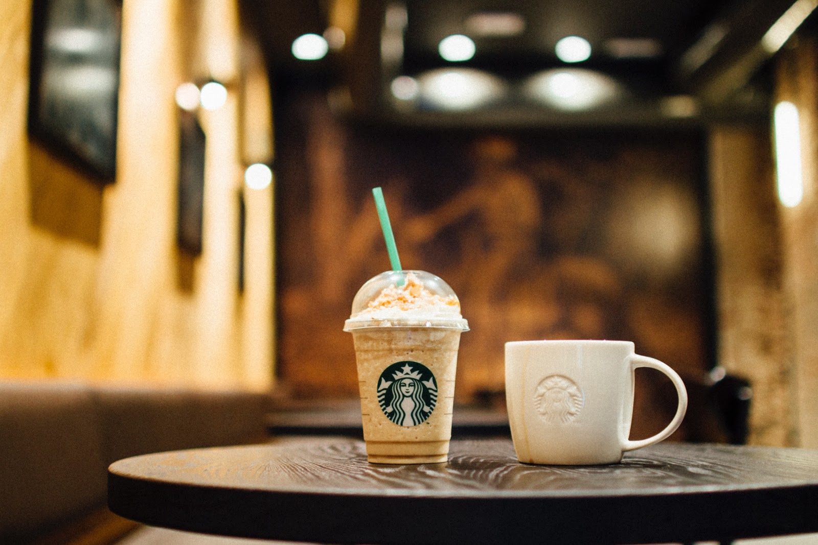 Starbucks cups - Image credit: pexels.com 
