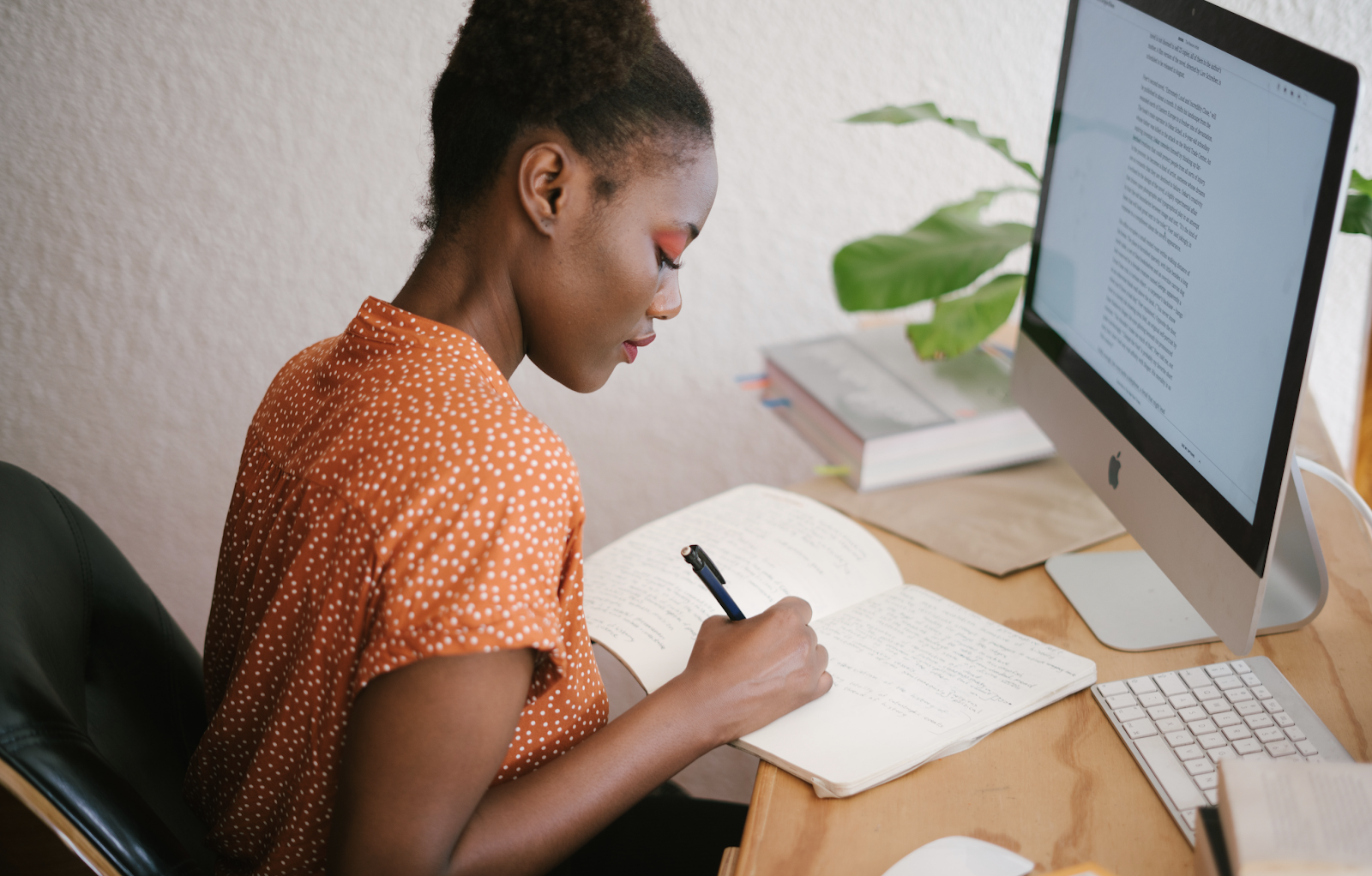  Woman in front of her computer - Photo by RF._.studio from Pexels 